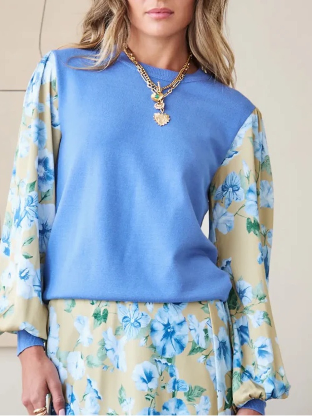 Médium Blue Floral-Sleeve Pullover Top